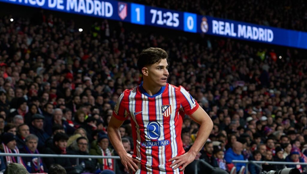 El Barça, advertido: una leyenda pide a Julián Álvarez, pero el Liverpool va con más de 100M€