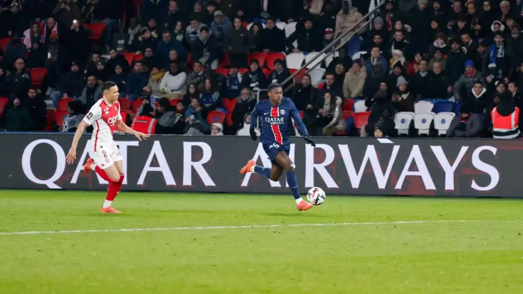 Deco lo tiene claro: su elegido para reforzar el lateral derecho del Barça