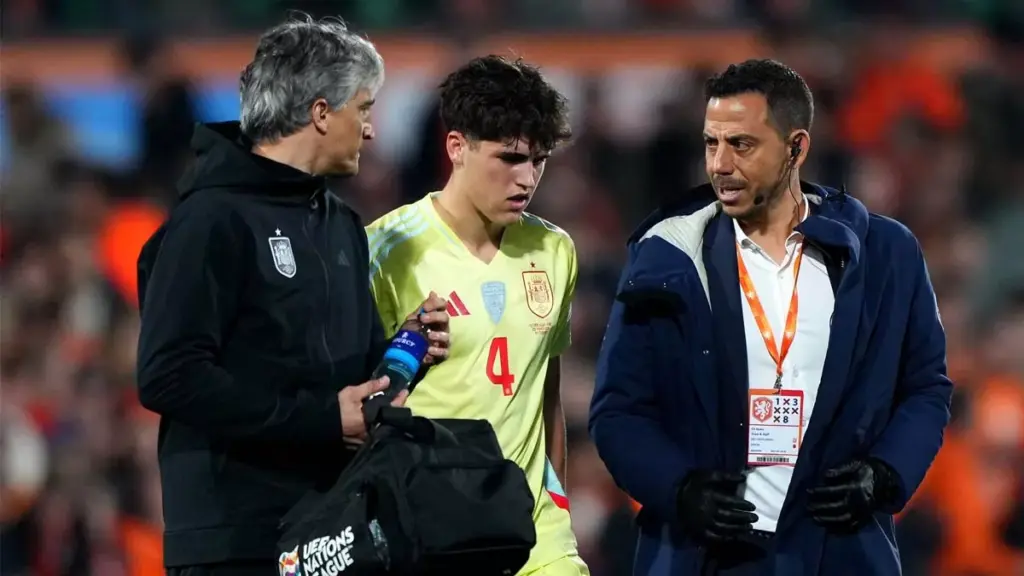 ¡Drama en Barcelona! Pau Cubarsí se marcha lesionado con España