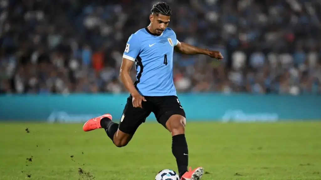 Uruguay y Bielsa generan un dolor de cabeza al Barça por Ronald Araujo
