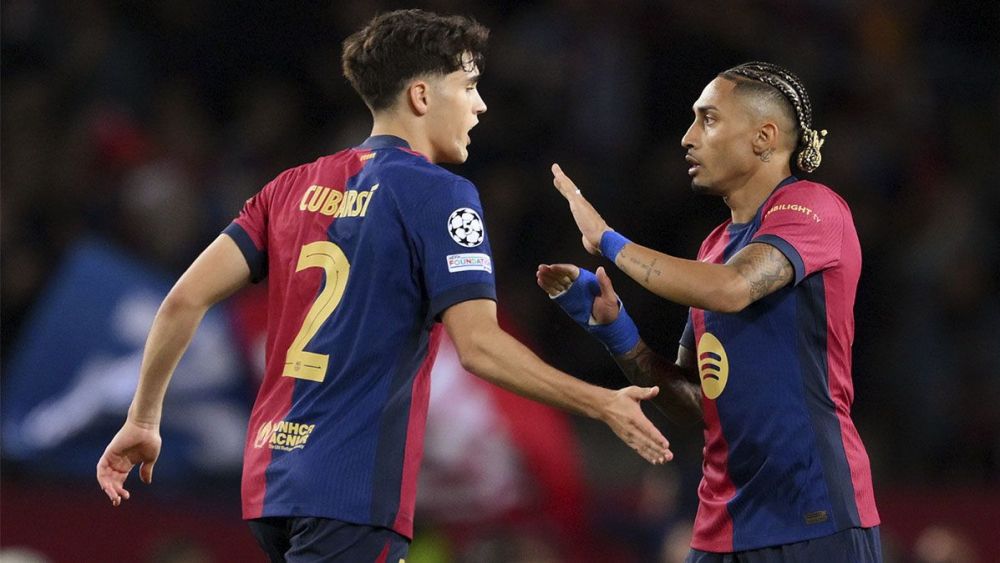 Raphinha y Cubarsí, durante el Barça-Inter