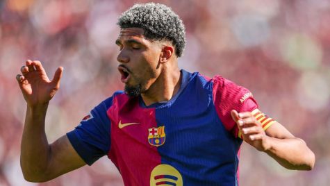 Ronald Araujo interesaría al Al Nassr, ¿le dejará ir el Barcelona?