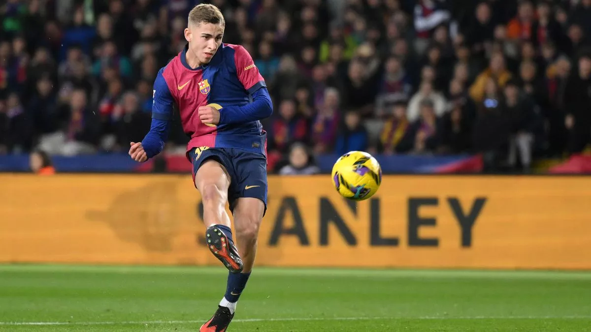 Fermín López en el duelo entre el FC Barcelona y el Valencia CF en LaLiga EA Sports 2024-25