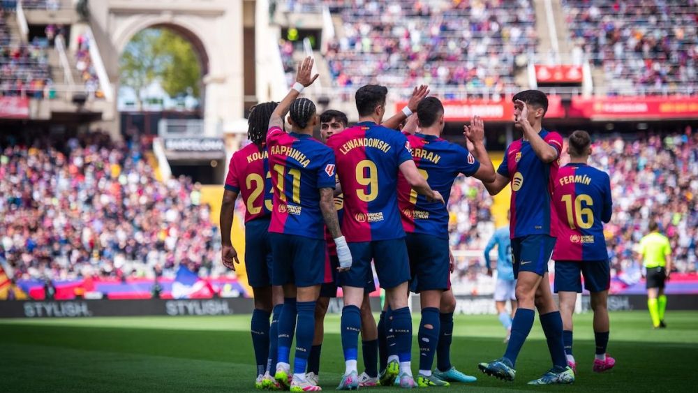 jugadores fc barcelona celebran gol contra celta