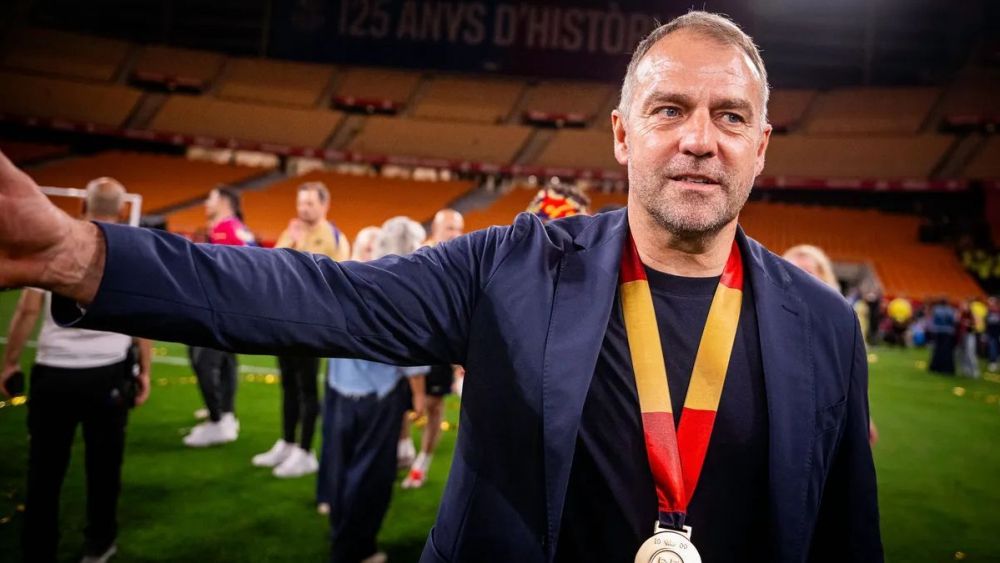 Hansi Flick con el Barça celebrando la obtención de la Copa del Rey 2024-25
