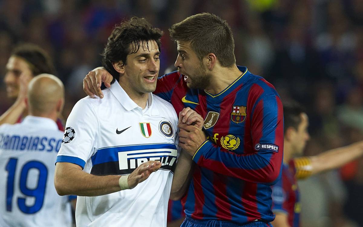 Gerard Piqué junto a Diego Milito en la semifinal Barça-Inter de 2010