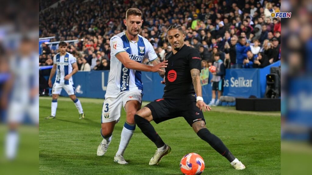 Raphinha sigue en modo Balón de Oro: 50 participaciones en goles en la 24-25