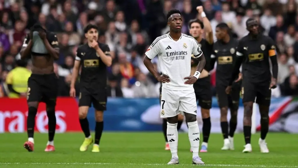 ¿Y Vinicius y Mbappé? Los ‘galácticos’ del Madrid naufragan ante el Valencia