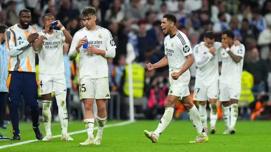 Un Real Madrid mediocre roza el ridículo y está en la final de Copa tras empatar con la Real (4-4)
