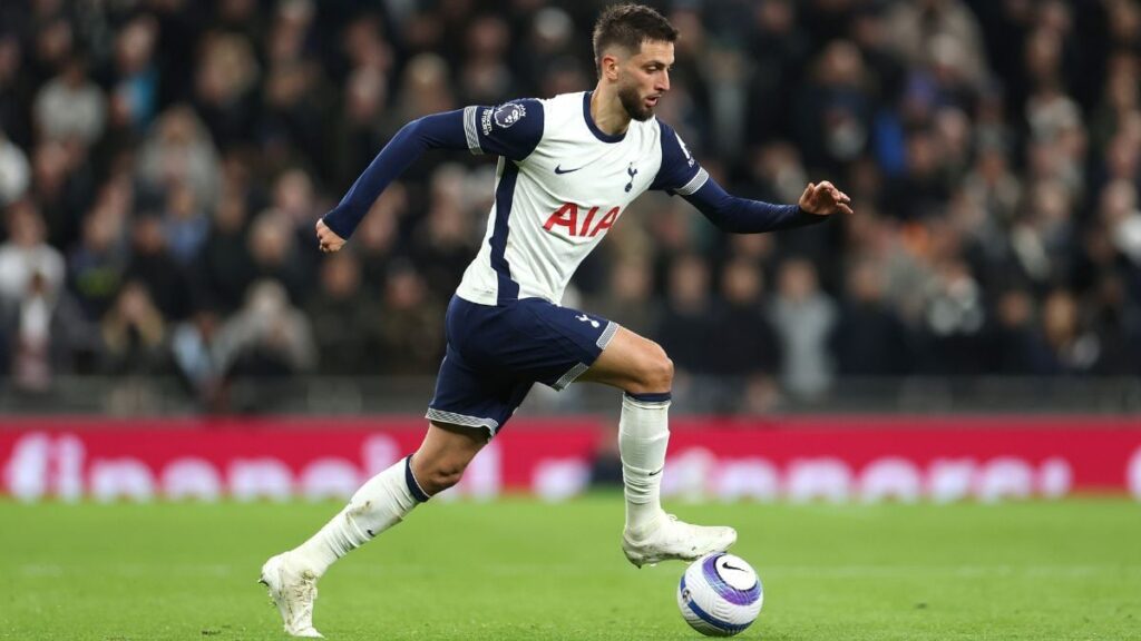 ¿Un ‘tapado’ para el pivote del Barça? Bentancur se cuela entre los rumores del mercado veraniego