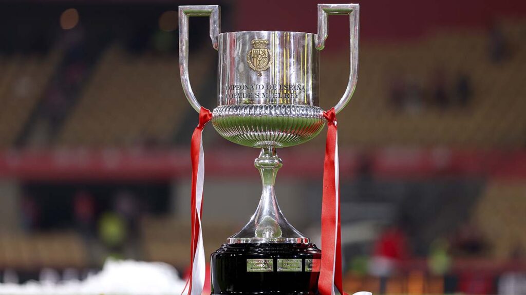 ¡Histórico! La RFEF dará en propiedad el trofeo de la Copa del Rey a Barça o Madrid