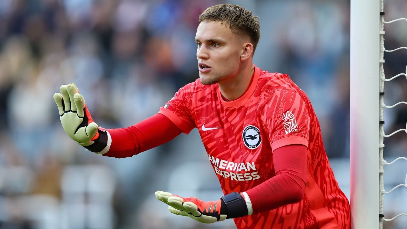 Bart Verbruggen en el duelo entre el Brighton y el Newcastle United en la Premier League 2024 25 Bart Verbruggen en el duelo entre el Brighton y el Newcastle United en la Premier League 2024 25