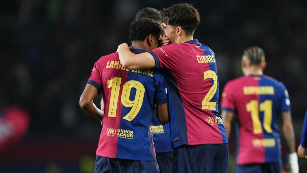 Lamine Yamal y Pau Cubarsí en el partido entre el FC Barcelona y el Borussia Dortmund en la UEFA Champions League