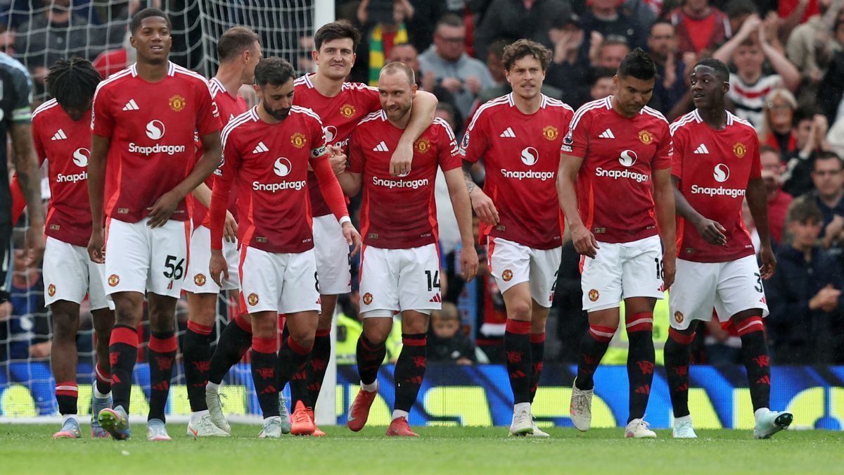 Jugadores del Manchester United en el duelo ante el Aston Villa en la Premier League 2024/25