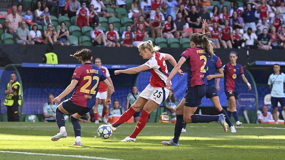 Stina Blackstenius anotó el gol del título para el Arsenal ante el Barça Femení