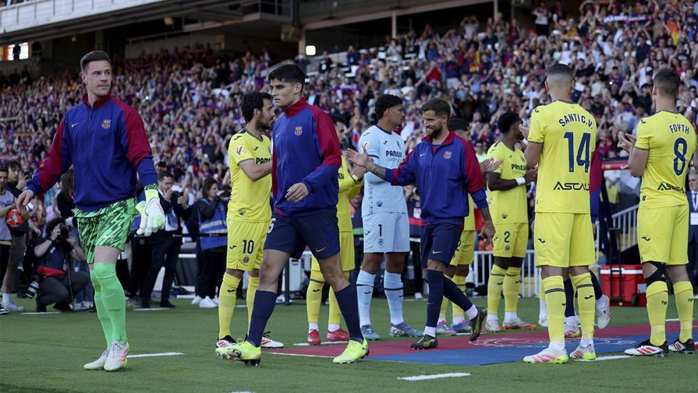 El pasillo de los jugadores del Villarreal al Barcelona