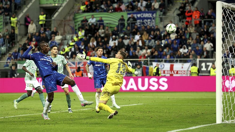 Nicolas Jackson hizo el 1-2 parcial para el Betis
