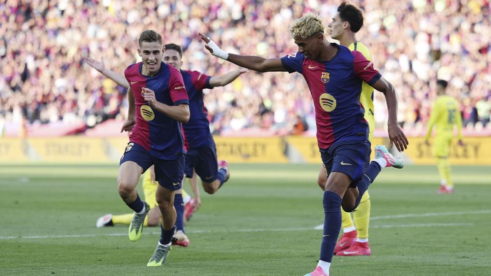 Lamine Yamal, festejando el gol del empate ante el Villarreal