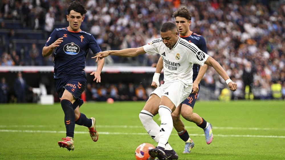Kylian Mbappé, en la acción de su segundo gol ante el Celta (3-2)