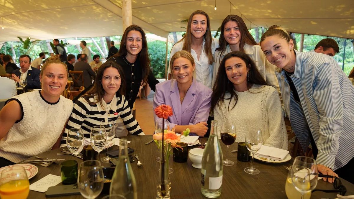 El Barça Femenino celebra la Liga con Laporta y apunta a la Champions y la Copa