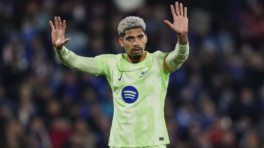 Ronald Araujo en un partido ante el Atlético de Madrid