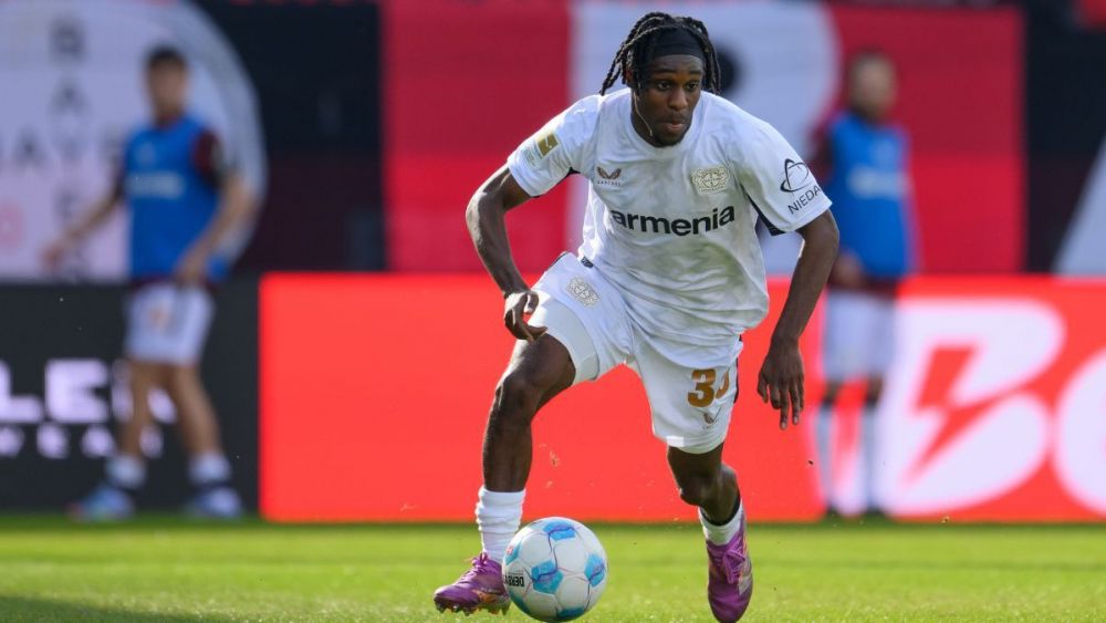 Jeremie Frimpong con el Bayer Leverkusen en el duelo ante el Heidenheim