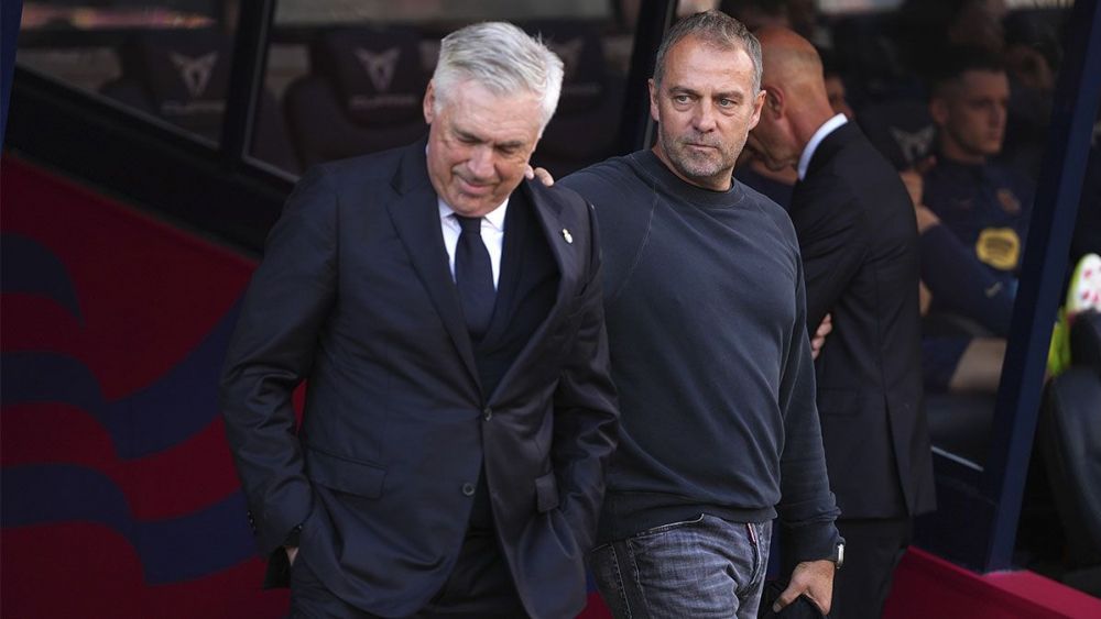 Hansi Flick y Carlo Ancelotti antes del Clásico (4-3)
