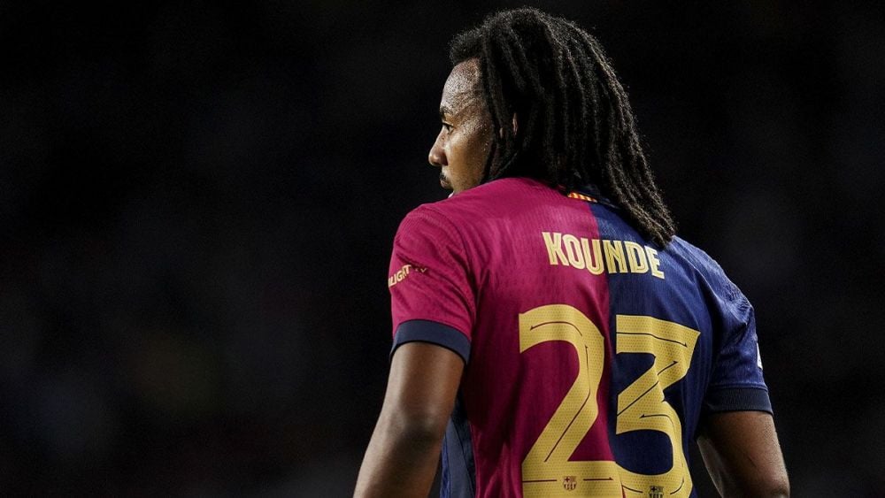 Jules Koundé, durante un partido de Champions con el Barça