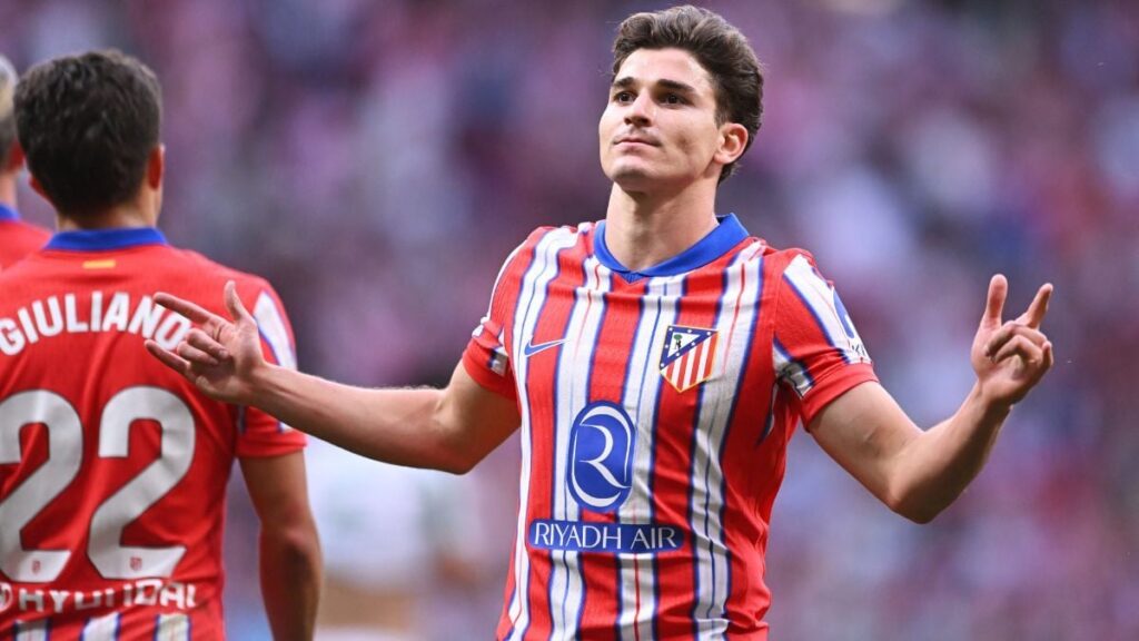El Barça sigue atento: el futuro de Julián Álvarez en el Atlético podría no estar tan asegurado