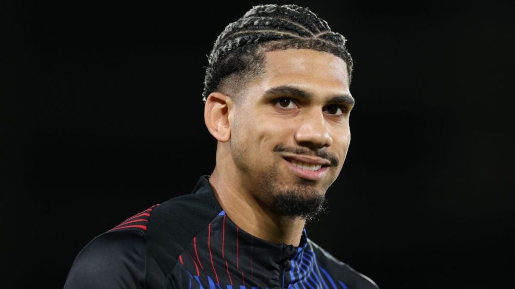 Ronald Araujo seguirá en el Barça: Flick lo respalda y el club cierra la puerta a su salida