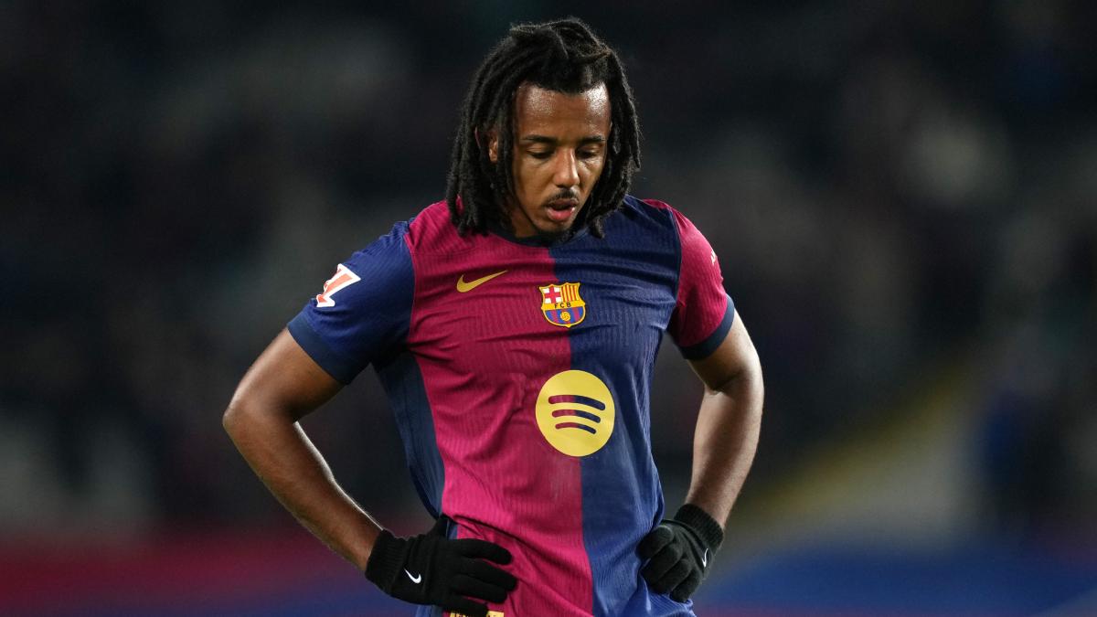 Flick vuelve a castigar a Koundé: la razón de su inesperada suplencia ante el Rayo