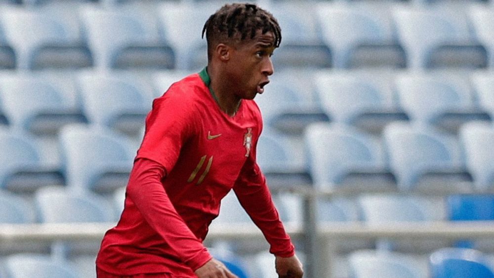 Cardoso Varela en un partido con la Portugal Sub17 ante Alemania Sub17