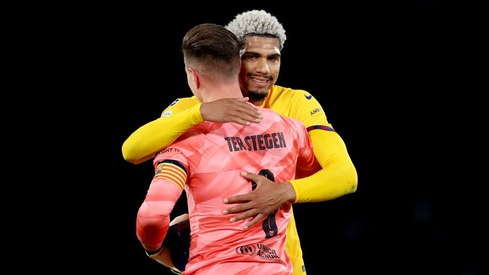 Marc-André Ter Stegen y Ronald Araújo, estrellas del FC Barcelona