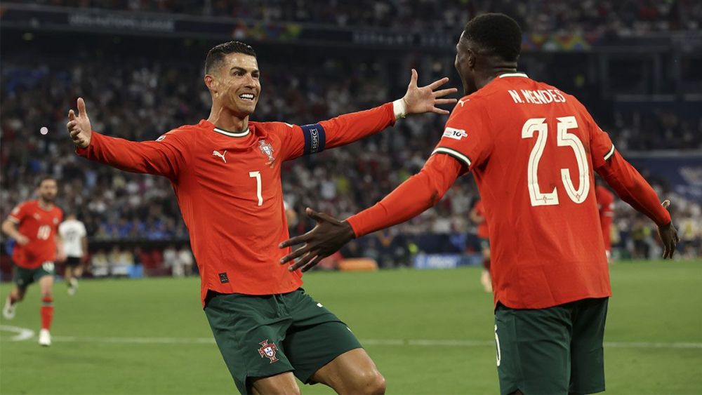 Cristiano Ronaldo y Nuno Mendes festejan el gol de la victoria ante Alemania (1-2) Cristiano Ronaldo y Nuno Mendes festejan el gol de la victoria ante Alemania (1-2)