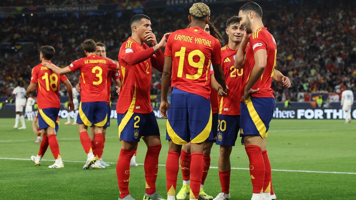 Jugadores de la selección española celebrando una de las anotaciones ante Francia en la Nations League