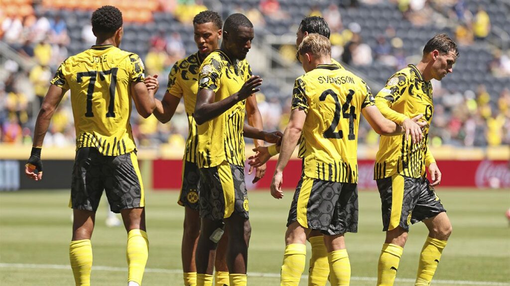 El Dortmund acaba líder, pero cae del ‘lado de la muerte’ del cuadro