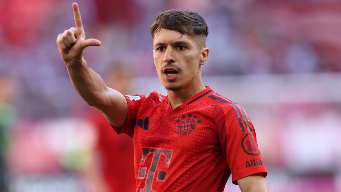 Bryan Zaragoza en un duelo entre el Bayern Múnich y el VFL Wolfsburg en la Bundesliga Bryan Zaragoza en un duelo entre el Bayern Múnich y el VFL Wolfsburg en la Bundesliga