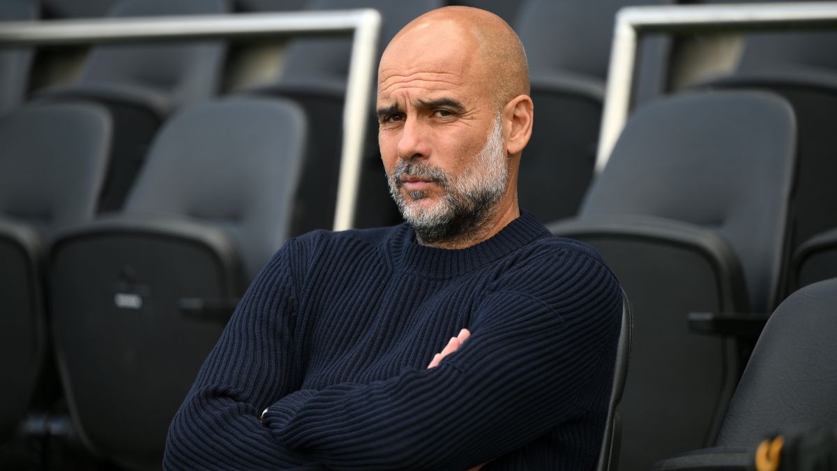 Pep Guardiola entrenador del Manchester City en el duelo ante el  Fulham en la Premier League