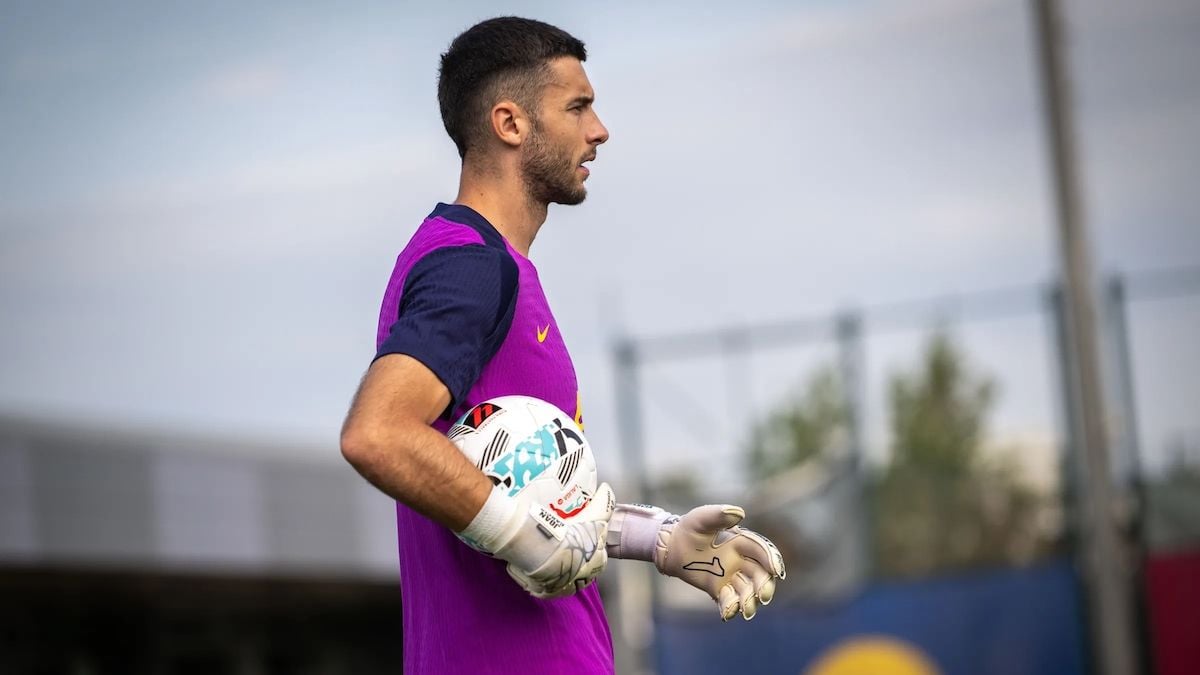 Joan García entrenando con el Barcelona en la pretemporada