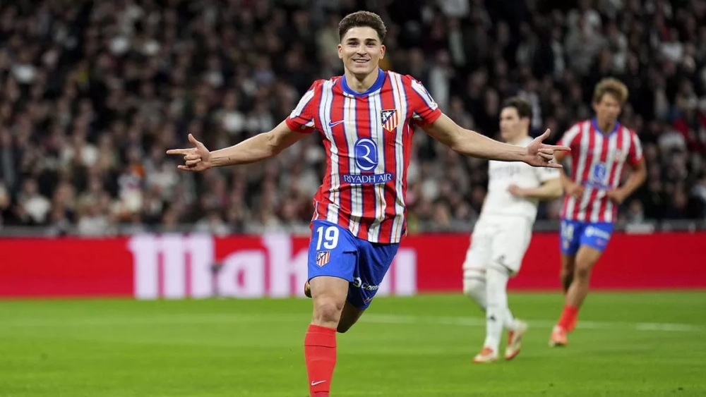 Julián Álvarez festejando un gol ante el Real Madrid