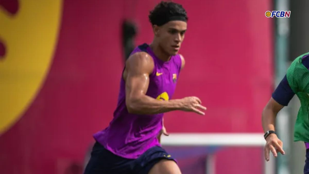 Héctor Fort entra en el radar de salidas: el Barcelona no lo descarta