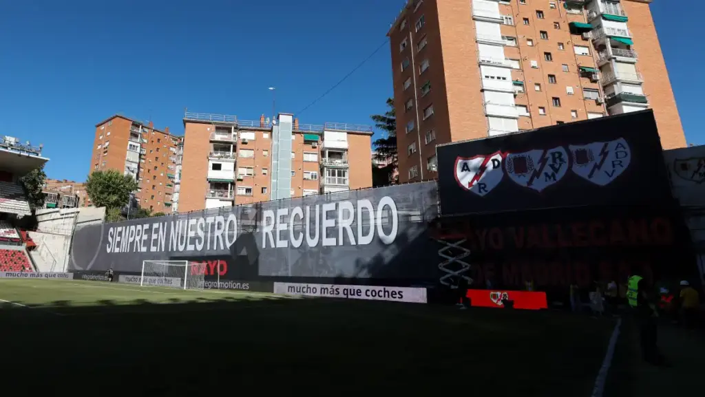 El césped de Vallecas, la gran preocupación antes del Rayo-Barça