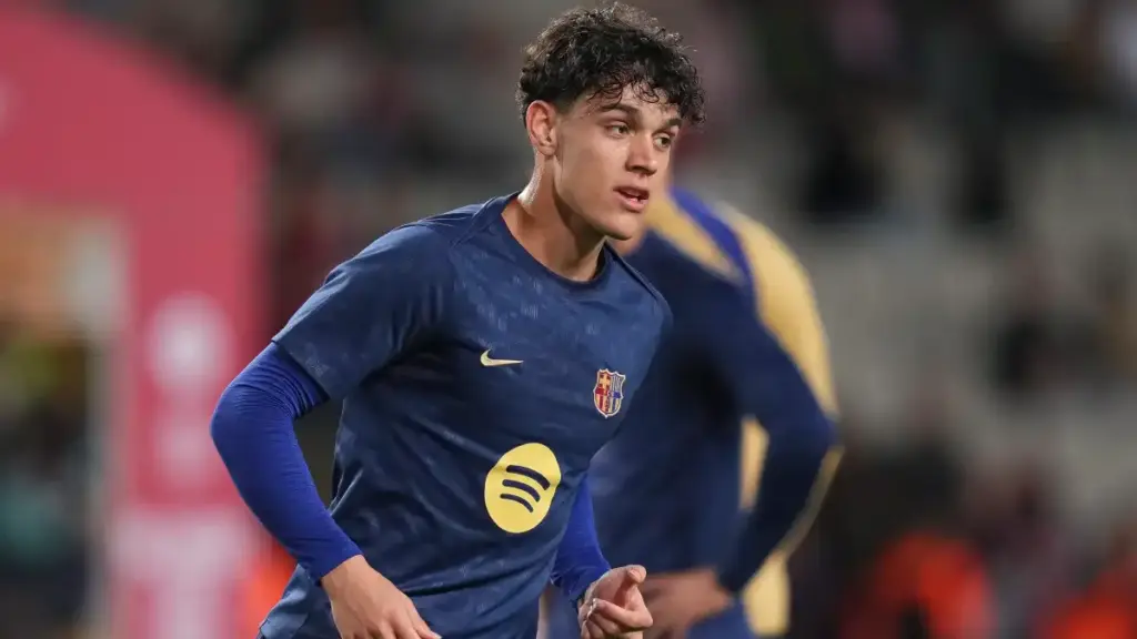 Héctor Fort aguarda por su salida del Barça: Flick no cuenta con él