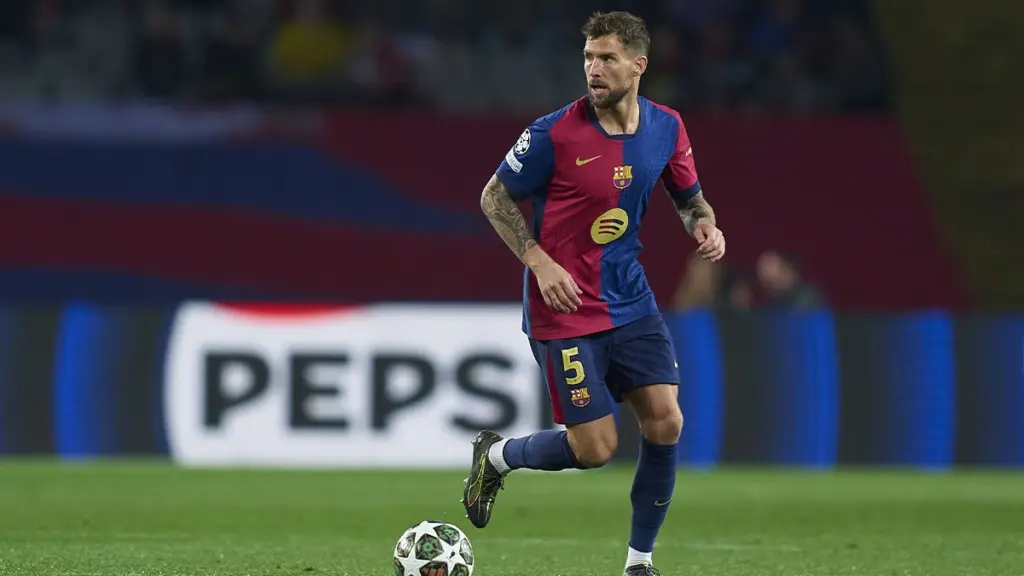 OFICIAL: Iñigo Martínez deja el FC Barcelona y ficha por el Al Nassr