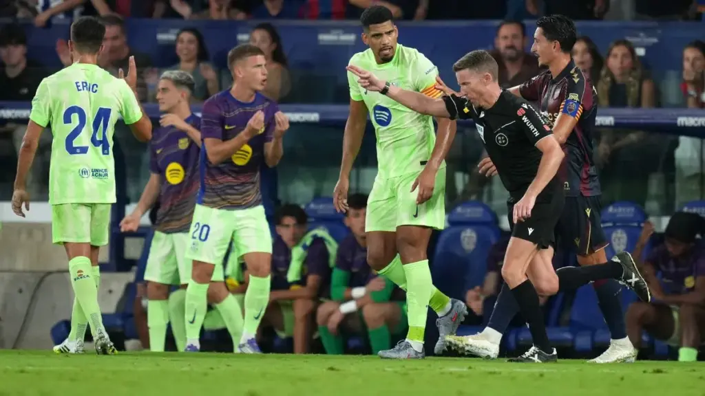 La estadística que lidera el Barça en LaLiga 2025/26 relacionada con el VAR