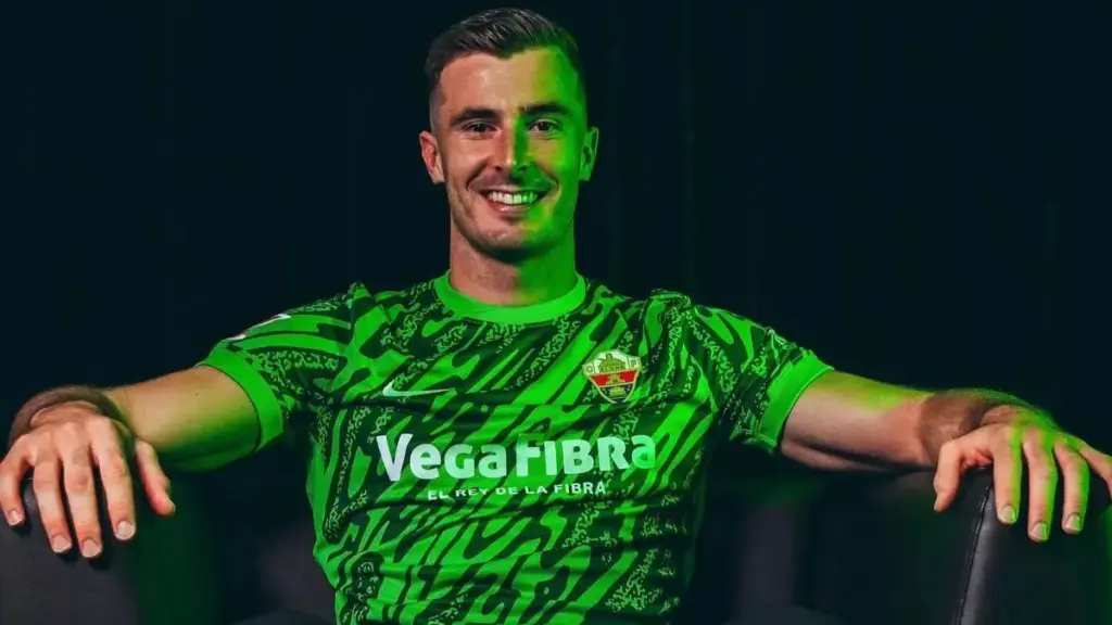 OFICIAL: Iñaki Peña renueva con el Barça y se va cedido al Elche