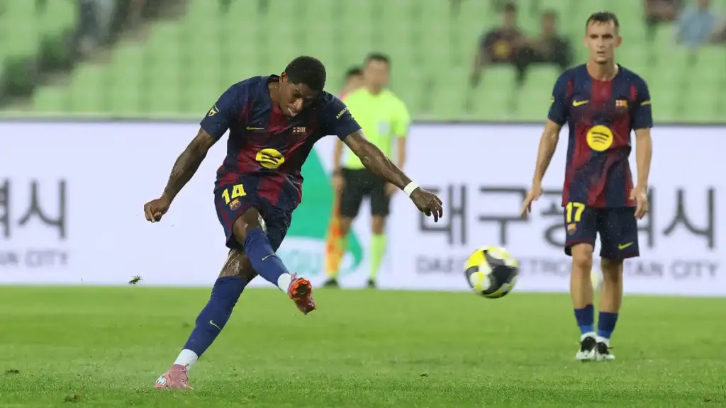 Rashford entrena junto a la plantilla, con la mira en Asia