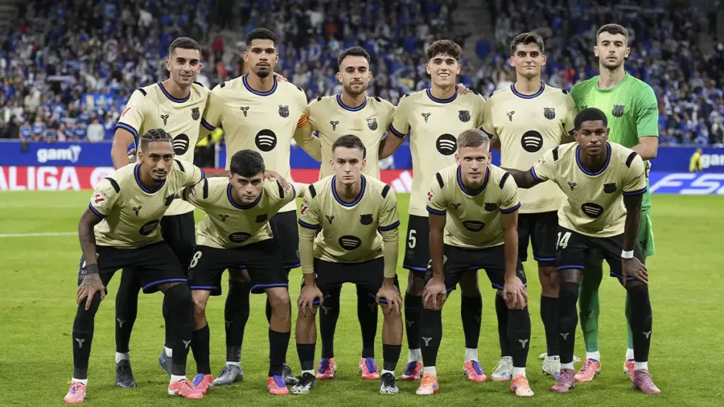 El Barça rinde homenaje a Gavi en el estreno oficial de la camiseta ‘Black Mamba’