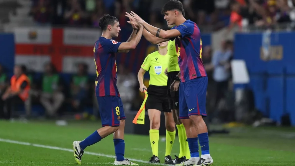 Marc Bernal sustituye a Pedri durante el partido de LaLiga FC Barcelona vs Valencia