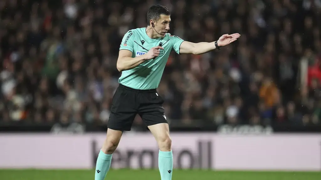 César Soto Grado: el árbitro del ‘gol fantasma’ de Lamine Yamal en 2024